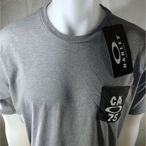 ‎BNWT Oakley CA 72 grey shirt